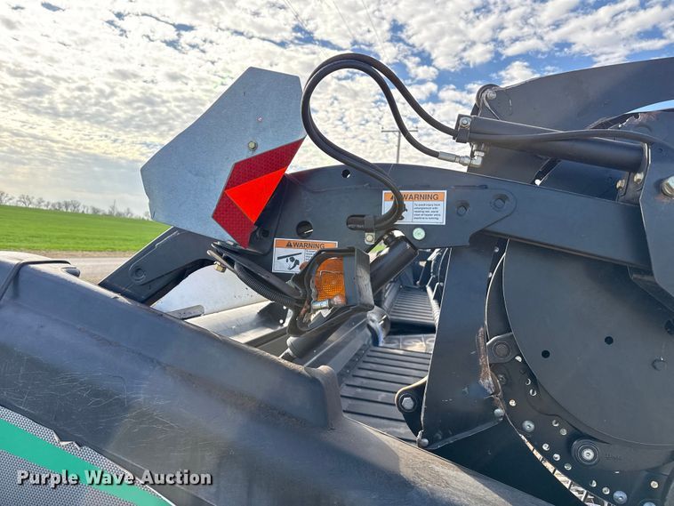 image for item DZ5194 2010 Macdon FD70 flex draper head