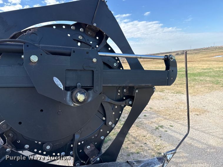 image for item DZ5194 2010 Macdon FD70 flex draper head