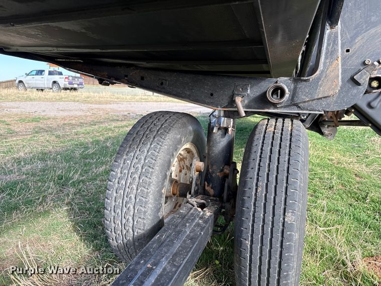 image for item DZ5194 2010 Macdon FD70 flex draper head