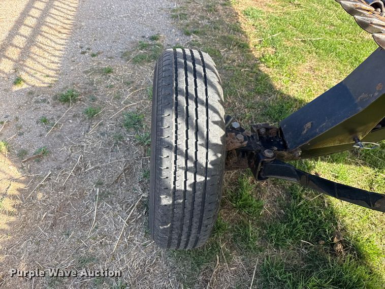 image for item DZ5194 2010 Macdon FD70 flex draper head