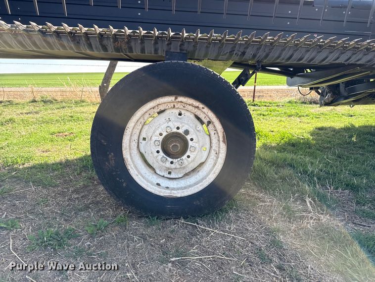 image for item DZ5194 2010 Macdon FD70 flex draper head