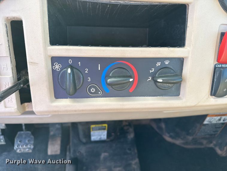 image for item DZ5195 2019 John Deere XUV835R utility vehicle