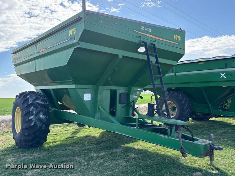 image for item DZ5198 Crustbuster 1075 grain cart