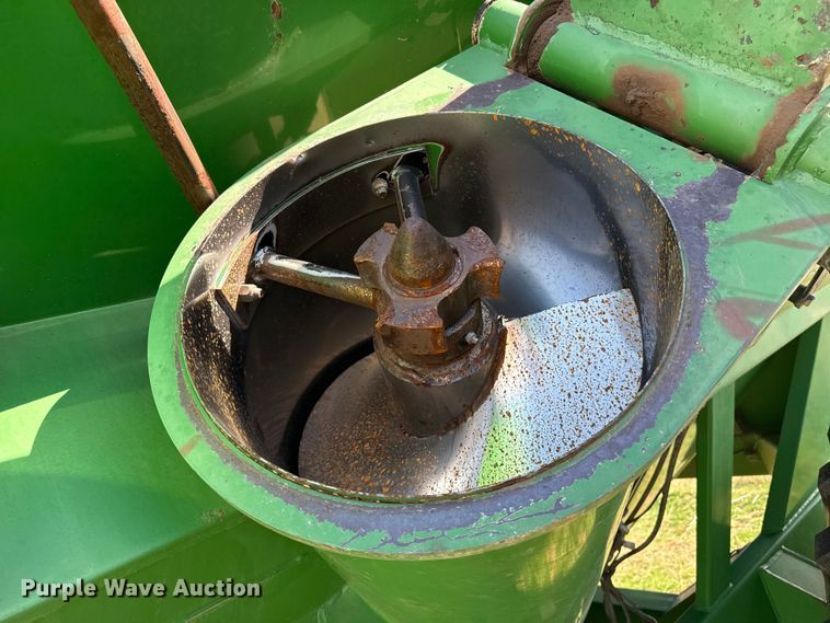 image for item DZ5198 Crustbuster 1075 grain cart