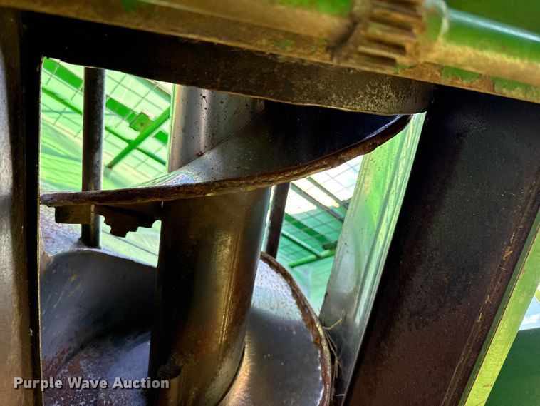 image for item DZ5198 Crustbuster 1075 grain cart