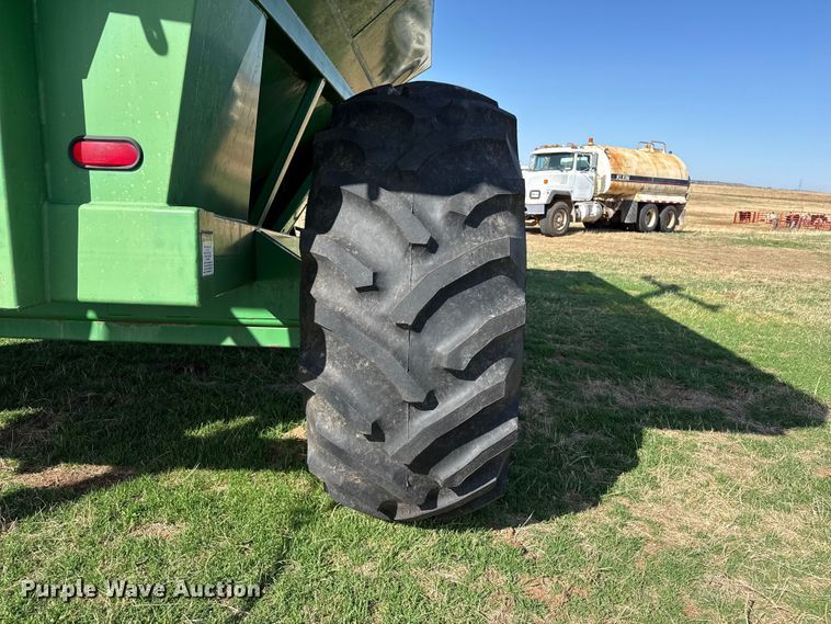 image for item DZ5198 Crustbuster 1075 grain cart