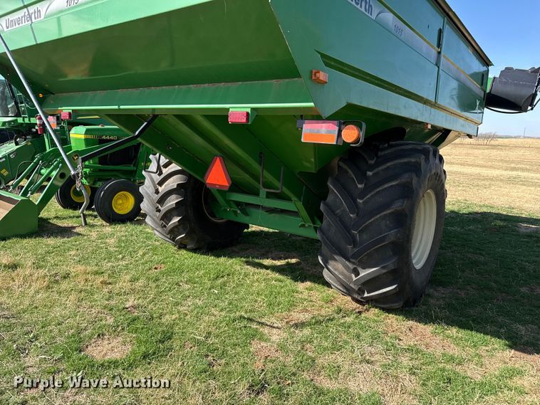 image for item DZ5199 2013 Unverferth 1015 grain cart