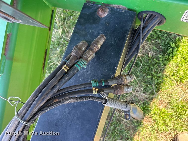 image for item DZ5199 2013 Unverferth 1015 grain cart