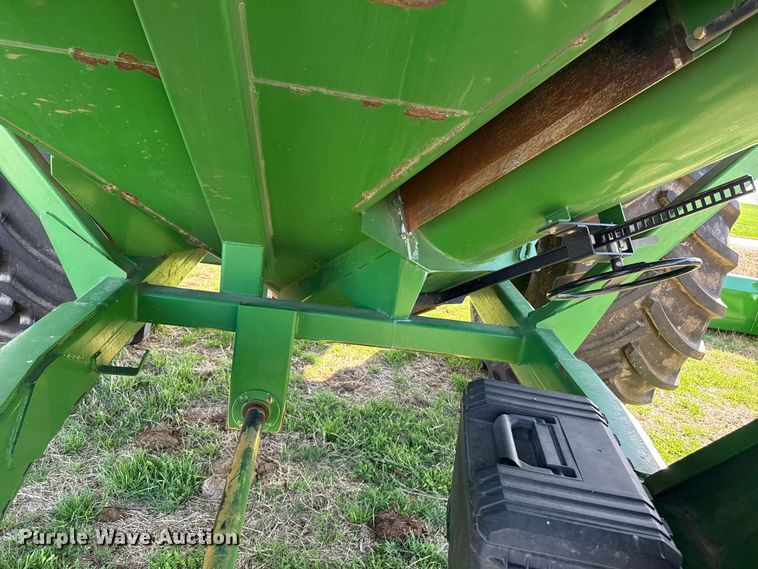 image for item DZ5199 2013 Unverferth 1015 grain cart
