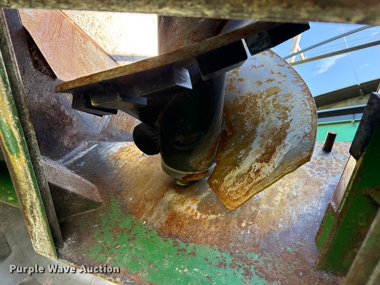 image for item DZ5199 2013 Unverferth 1015 grain cart