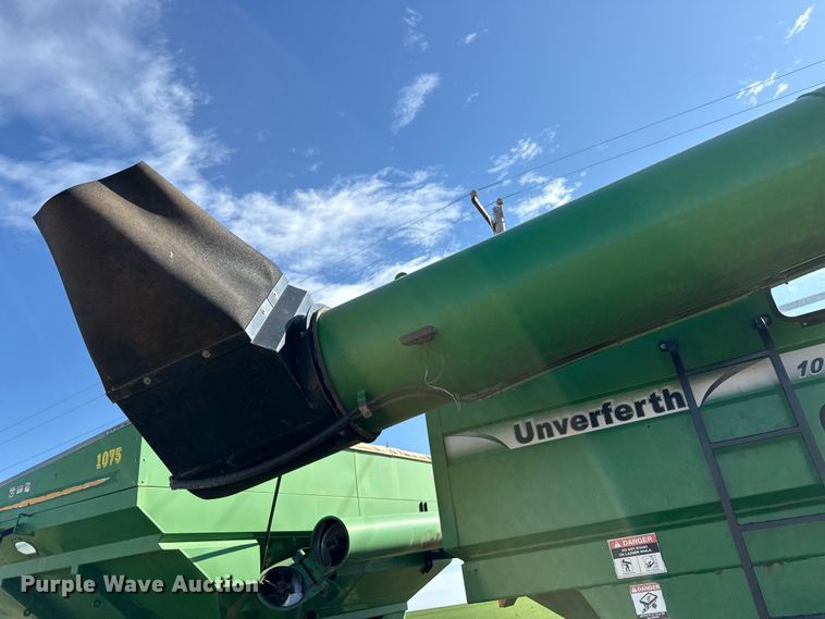 image for item DZ5199 2013 Unverferth 1015 grain cart