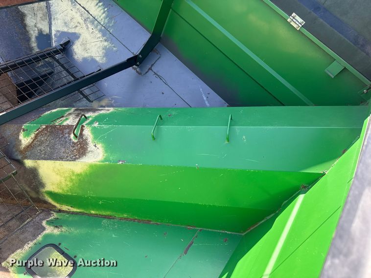 image for item DZ5199 2013 Unverferth 1015 grain cart