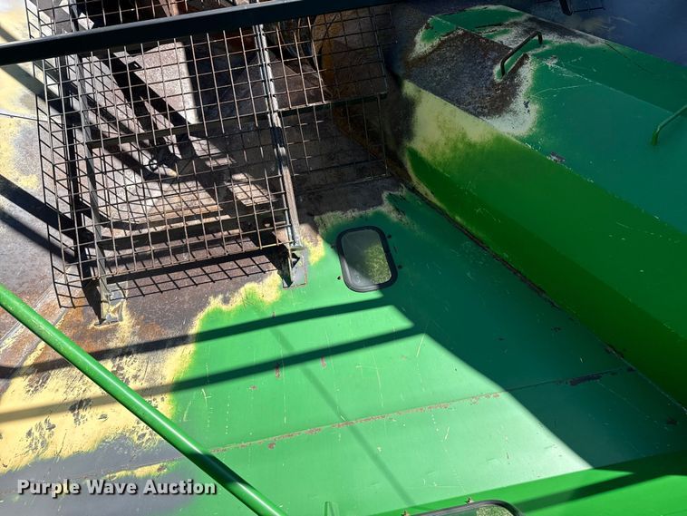 image for item DZ5199 2013 Unverferth 1015 grain cart