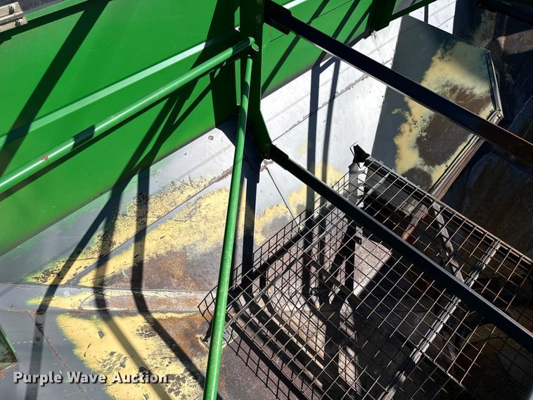 image for item DZ5199 2013 Unverferth 1015 grain cart