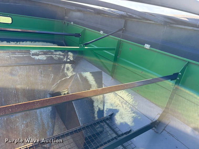 image for item DZ5199 2013 Unverferth 1015 grain cart