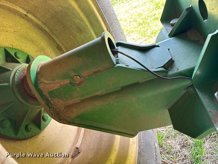 image for item DZ5199 2013 Unverferth 1015 grain cart