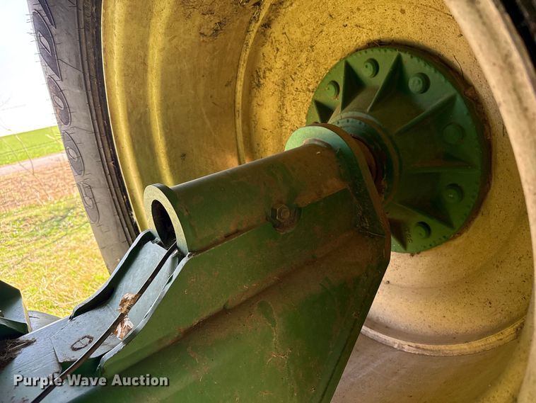 image for item DZ5199 2013 Unverferth 1015 grain cart