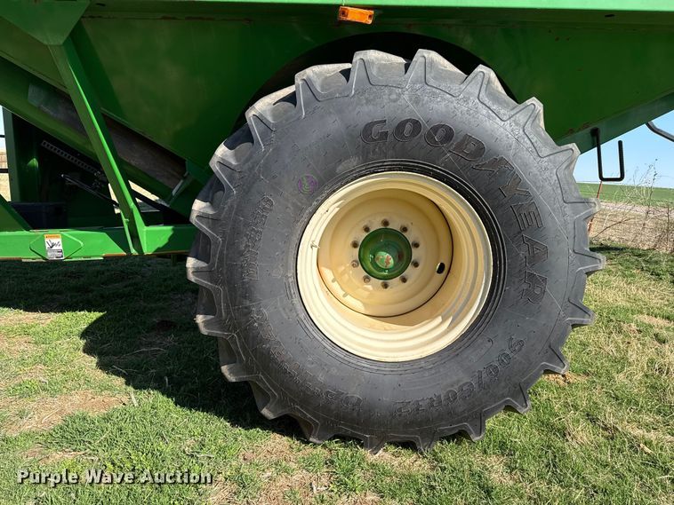 image for item DZ5199 2013 Unverferth 1015 grain cart