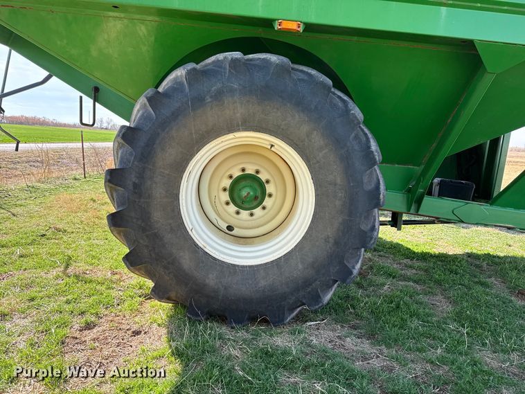 image for item DZ5199 2013 Unverferth 1015 grain cart