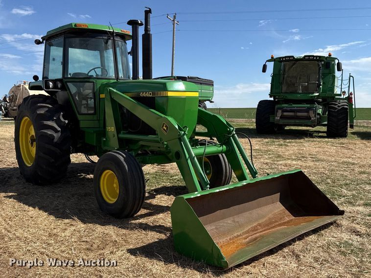 image for item DZ5200 1979 John Deere 4440 tractor