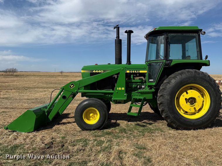 image for item DZ5200 1979 John Deere 4440 tractor