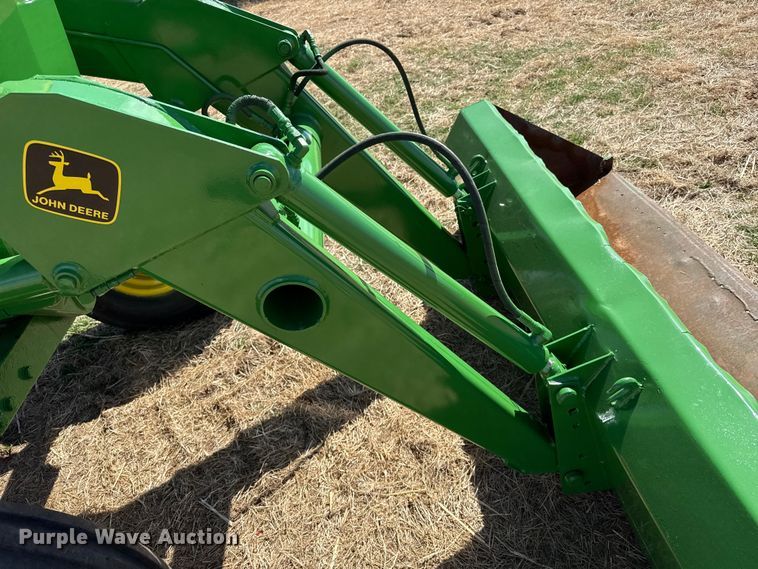 image for item DZ5200 1979 John Deere 4440 tractor