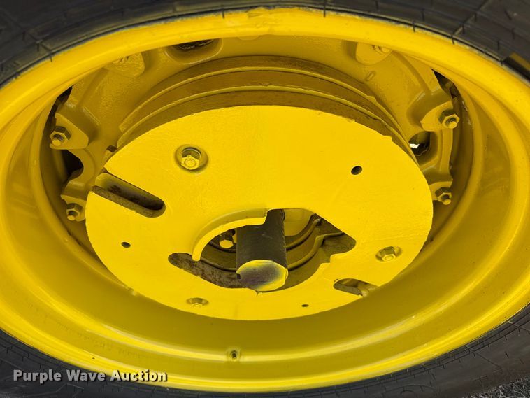 image for item DZ5200 1979 John Deere 4440 tractor