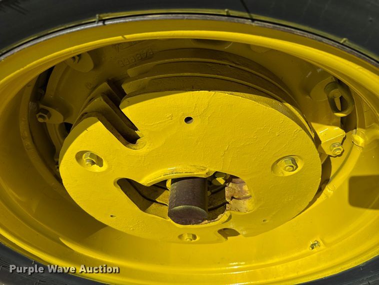 image for item DZ5200 1979 John Deere 4440 tractor