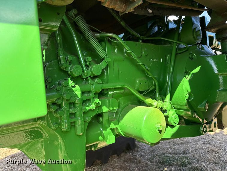 image for item DZ5200 1979 John Deere 4440 tractor