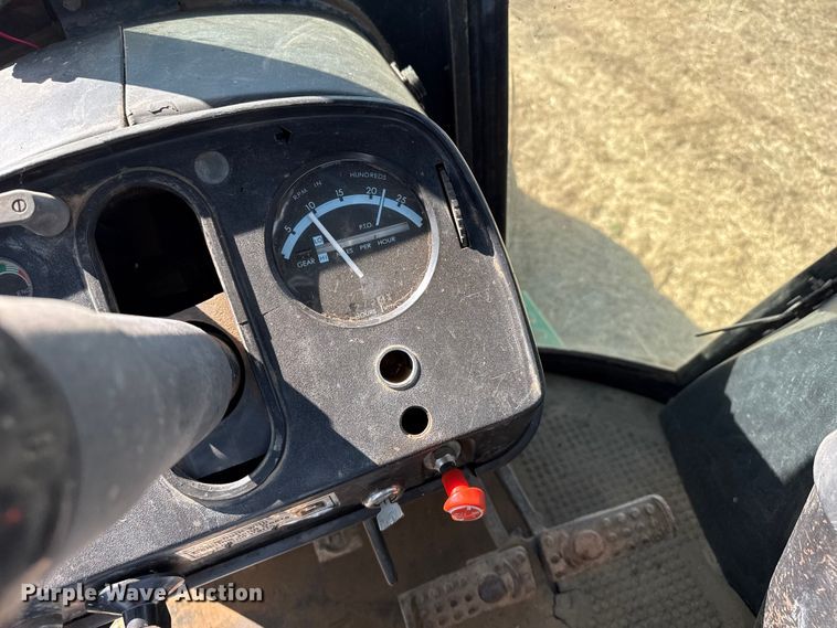 image for item DZ5200 1979 John Deere 4440 tractor