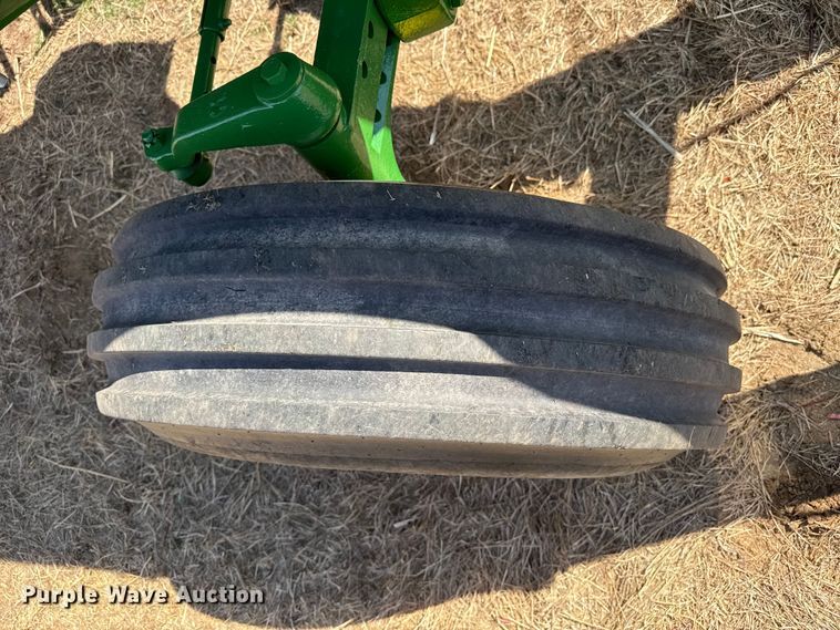 image for item DZ5200 1979 John Deere 4440 tractor