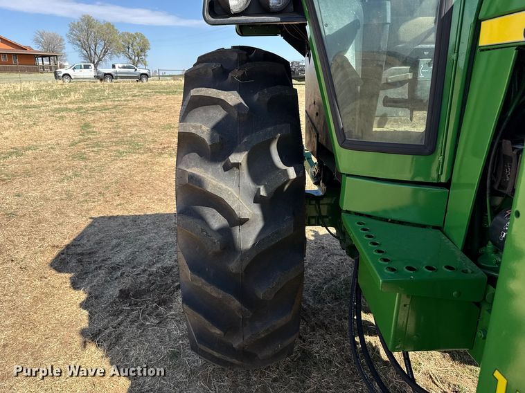 image for item DZ5200 1979 John Deere 4440 tractor