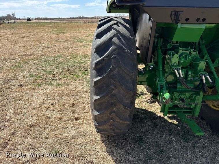 image for item DZ5200 1979 John Deere 4440 tractor