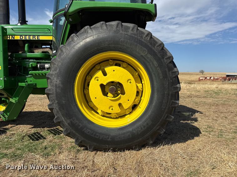 image for item DZ5200 1979 John Deere 4440 tractor