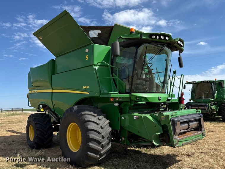 image for item DZ5201 2012 John Deere S680 combine