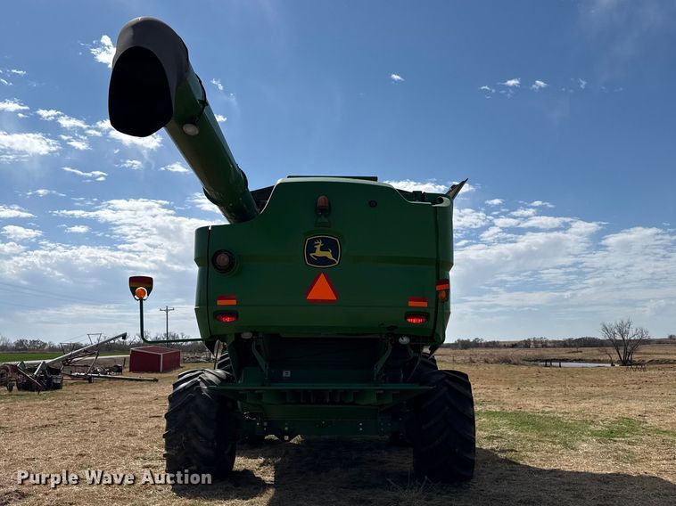 image for item DZ5201 2012 John Deere S680 combine