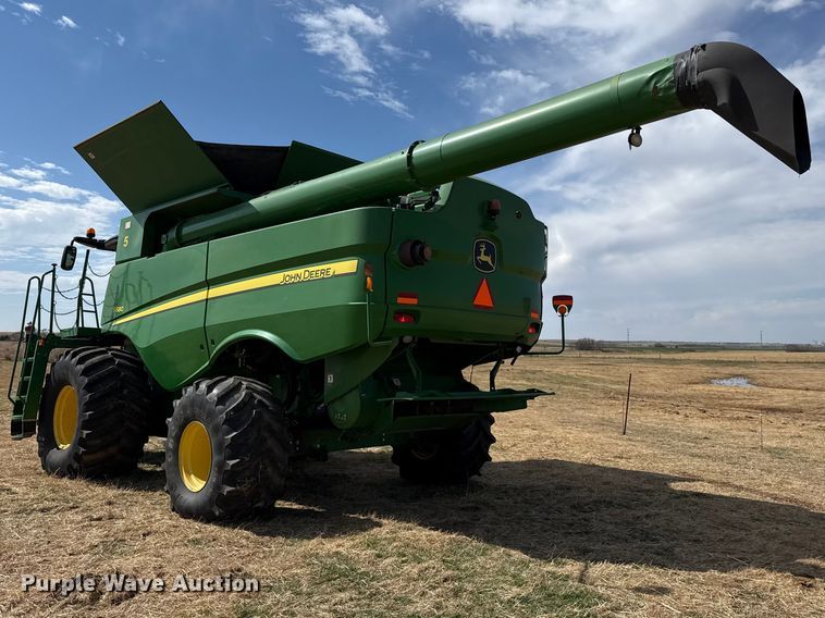 image for item DZ5201 2012 John Deere S680 combine