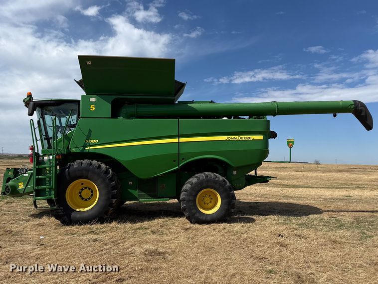 image for item DZ5201 2012 John Deere S680 combine