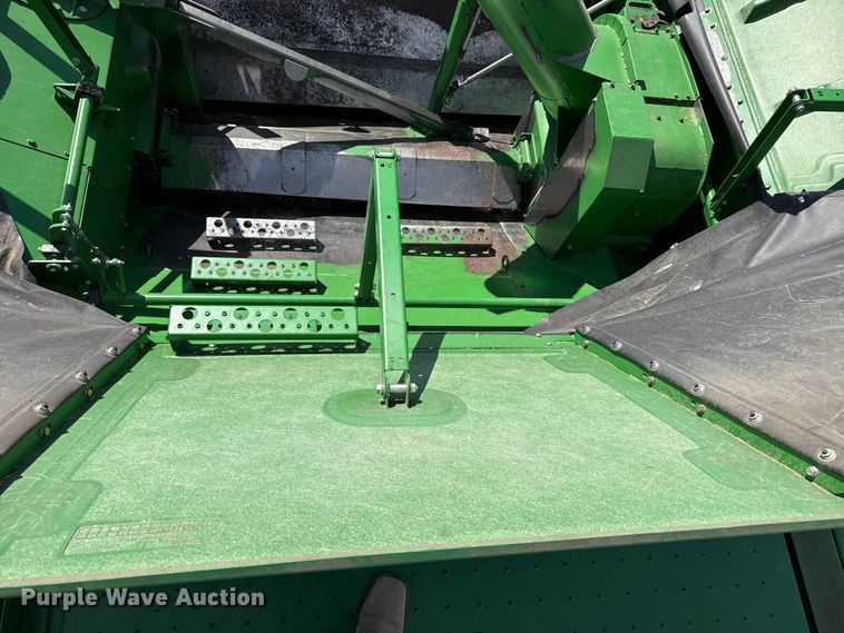 image for item DZ5201 2012 John Deere S680 combine