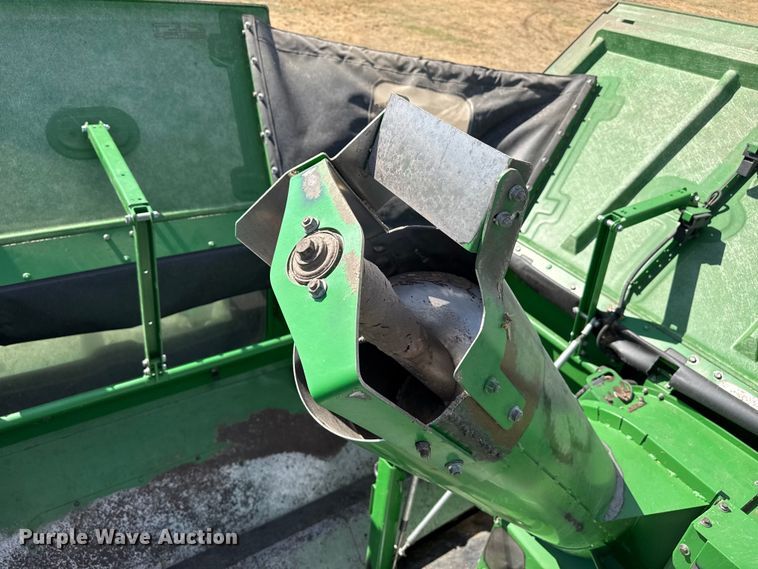 image for item DZ5201 2012 John Deere S680 combine