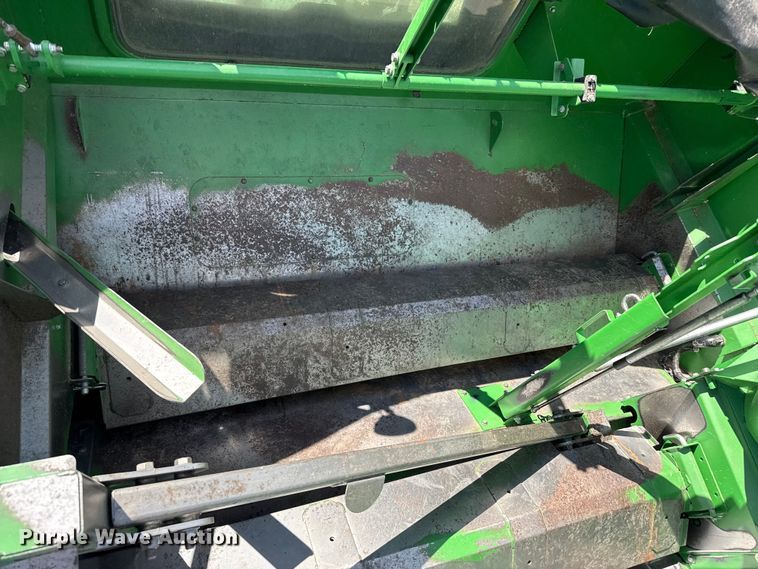 image for item DZ5201 2012 John Deere S680 combine