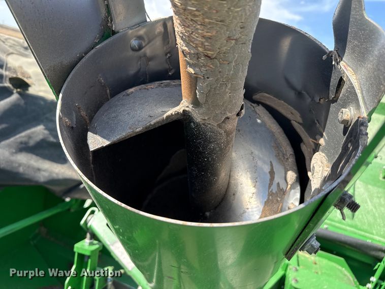 image for item DZ5201 2012 John Deere S680 combine