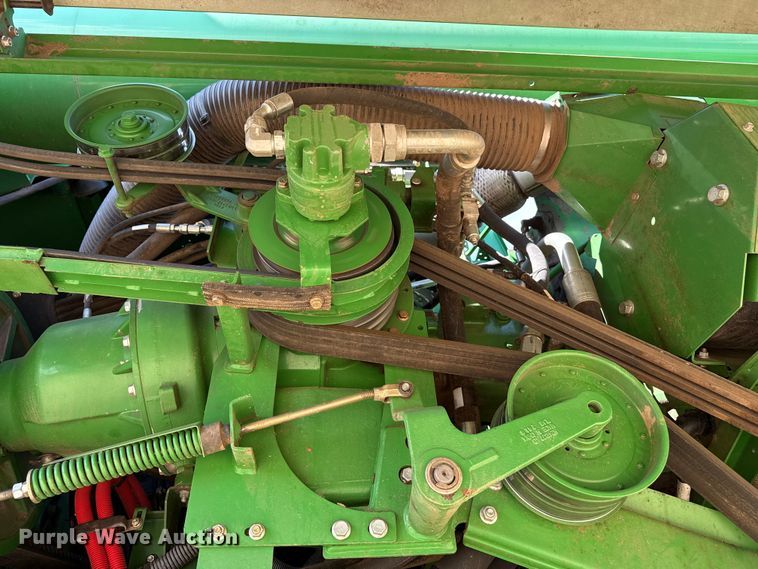 image for item DZ5201 2012 John Deere S680 combine