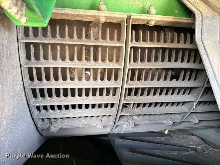 image for item DZ5201 2012 John Deere S680 combine