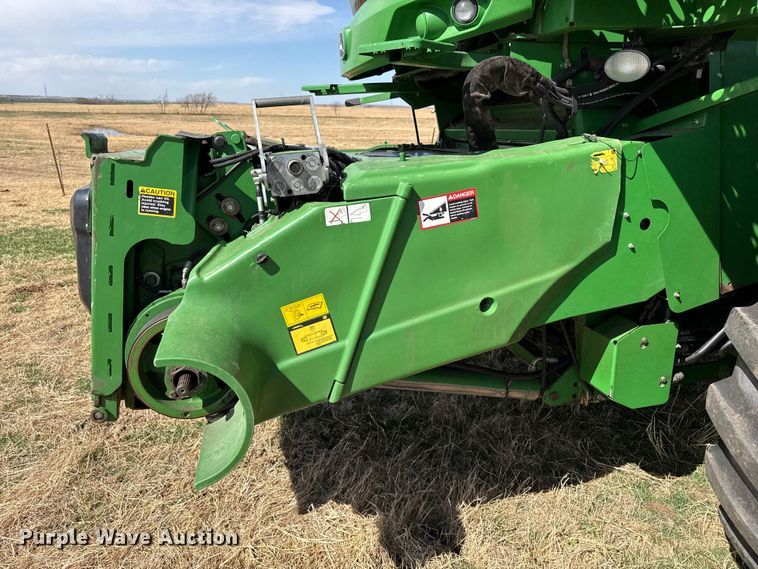 image for item DZ5201 2012 John Deere S680 combine
