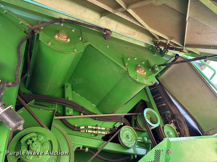 image for item DZ5201 2012 John Deere S680 combine