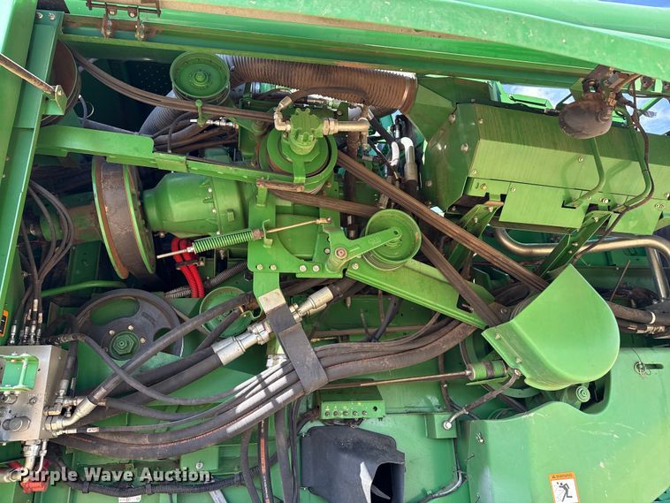 image for item DZ5201 2012 John Deere S680 combine