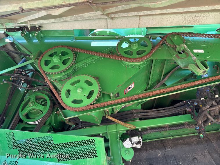 image for item DZ5201 2012 John Deere S680 combine