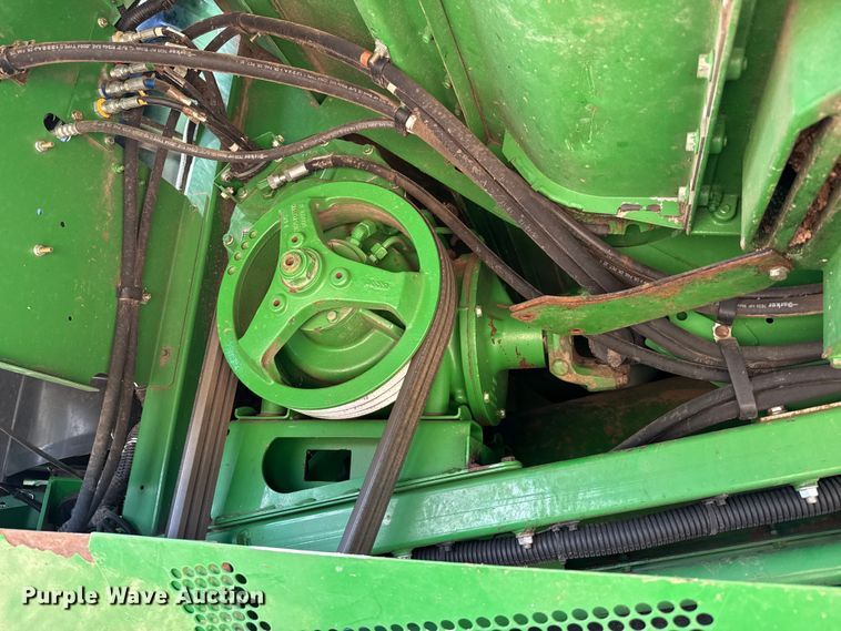 image for item DZ5201 2012 John Deere S680 combine