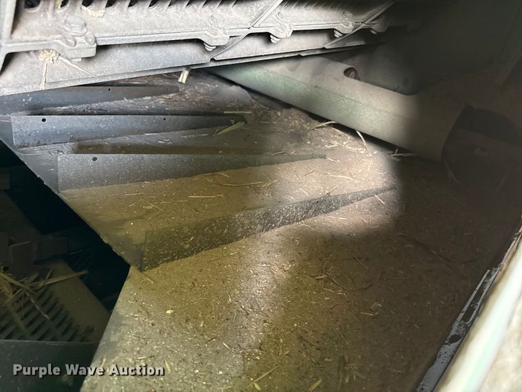 image for item DZ5201 2012 John Deere S680 combine